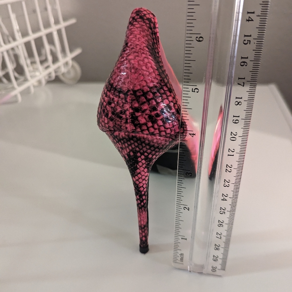 Pointed Toe Heel - Picture 15 of 15